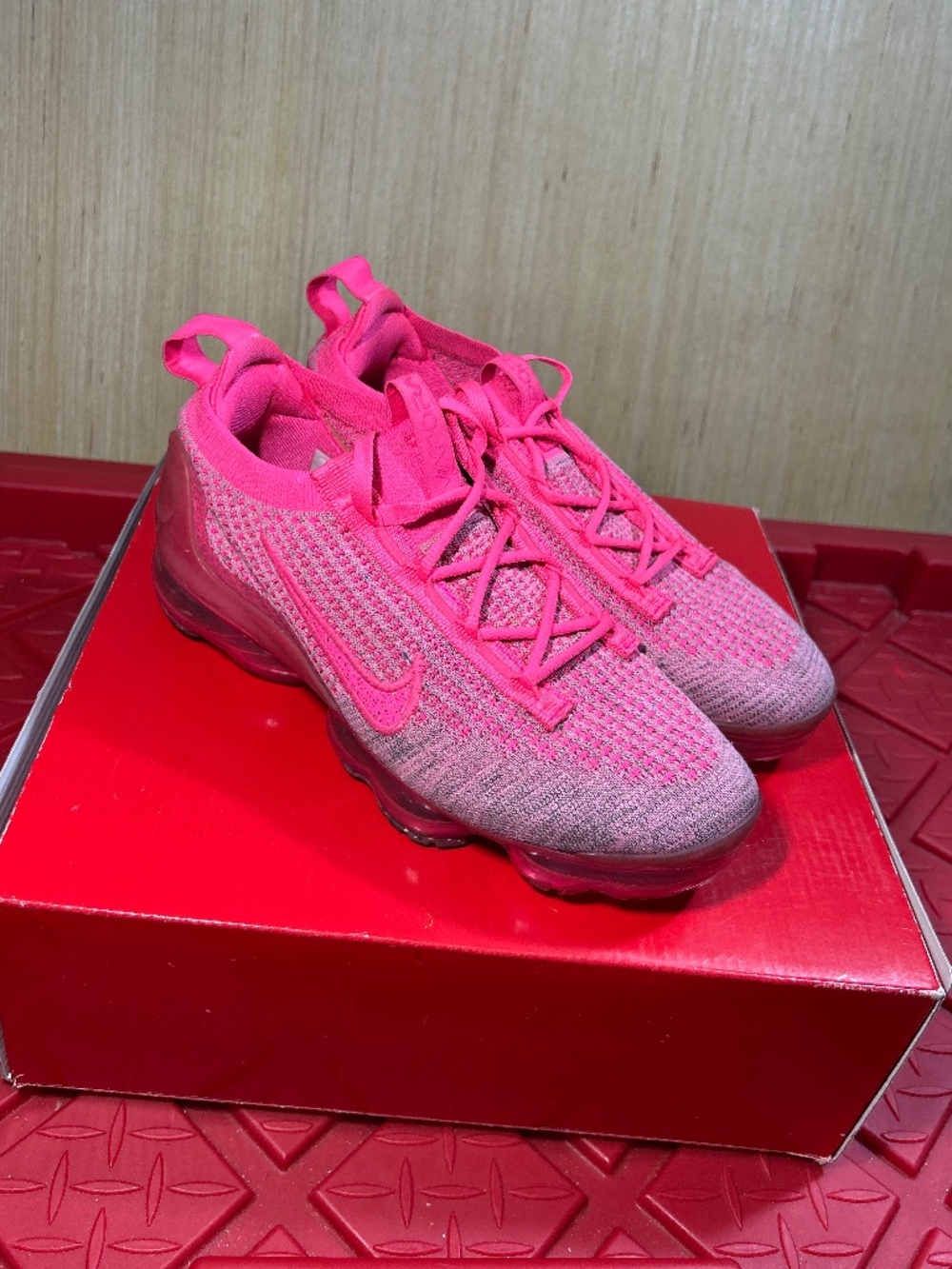 Nike Air VaporMax 2021 Flyknit Women's Size 8.5 US Hyper Pink Sneaker DZ5195-600